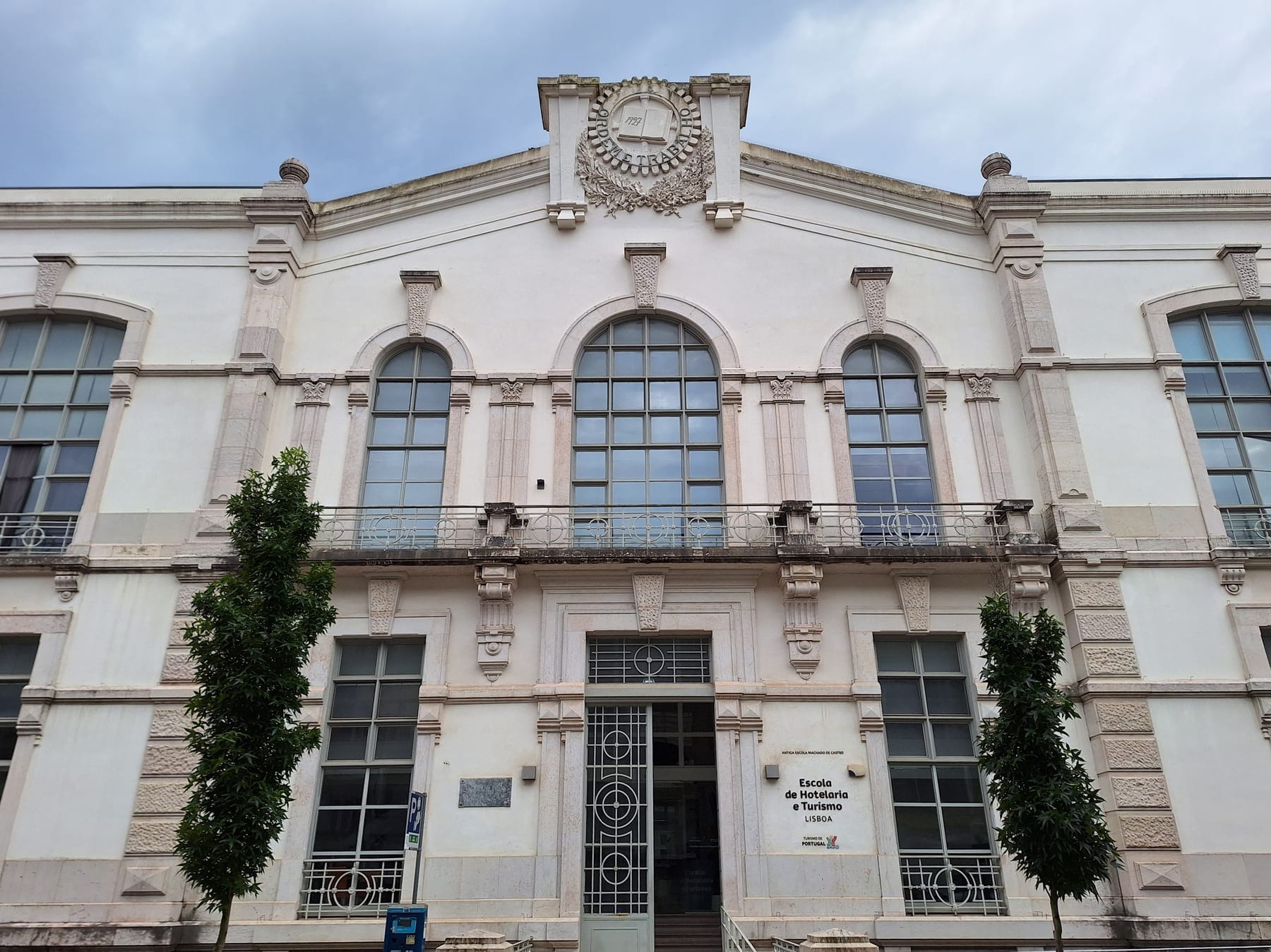Facade and entrance of the Escola de Hotelaria e Turismo de Lisboa with school signage
