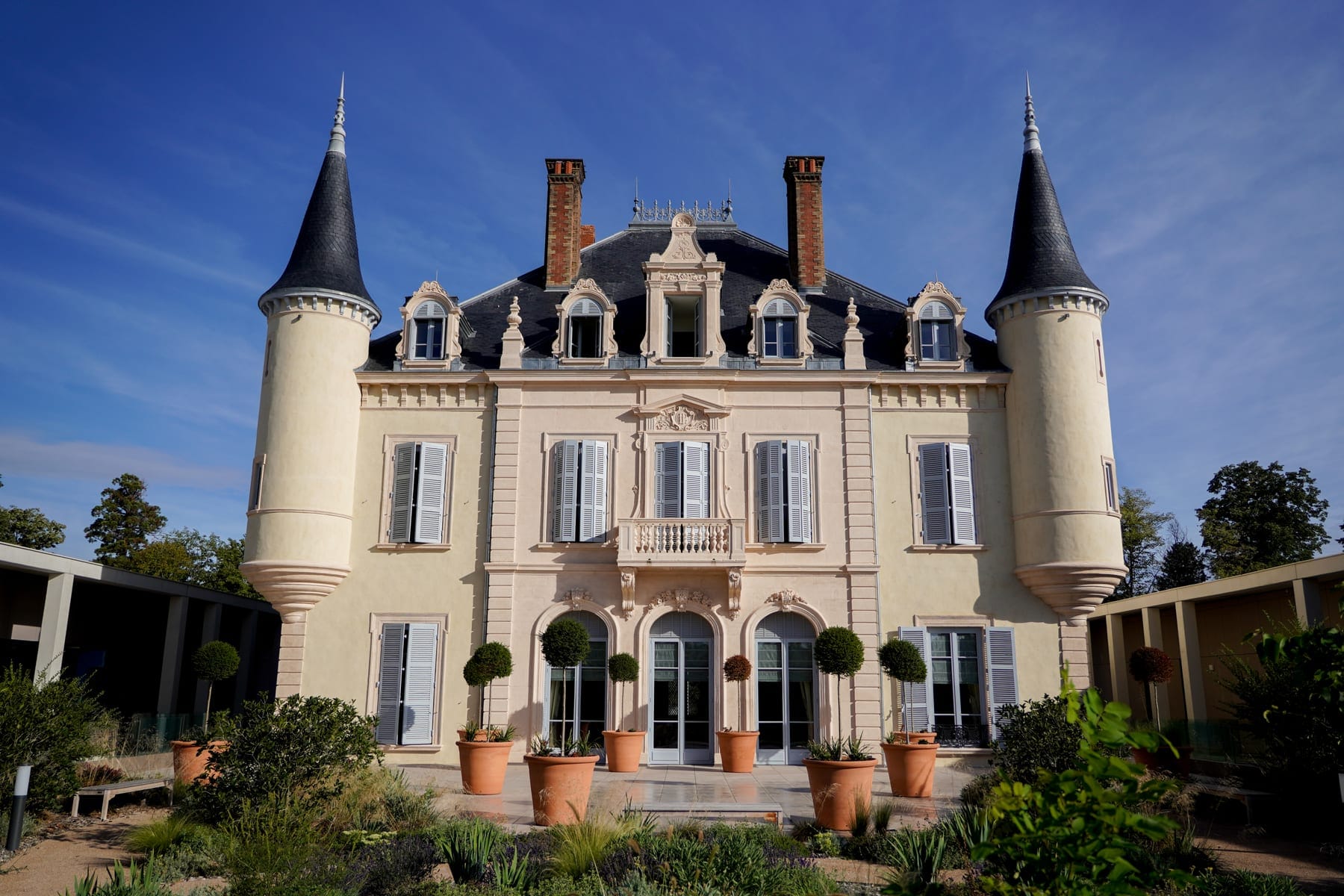 Chateau with two turrets and a terrace garden at Institut Lyfe, Ecully